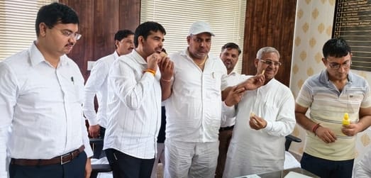 Mukesh Saini was elected Municipal Corporation Deputy President by voting against the unanimous consent of the MLA.
