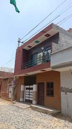 Electricity wires touching the roof, poles installed in the courtyard of the house, officials unaware