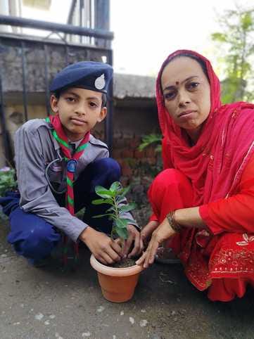 Made people aware by raising slogans of Save Environment-Save Life