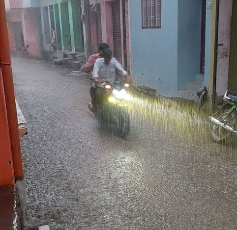 People were troubled by humidity till afternoon, light rain brought some relief