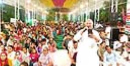 I am the beloved of Khatu Wale... but the devotees danced