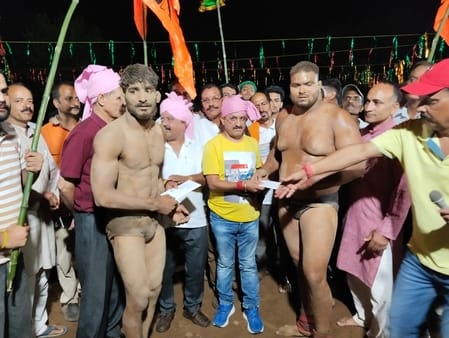 Mukesh of Dhwal won the title of Badi Mali