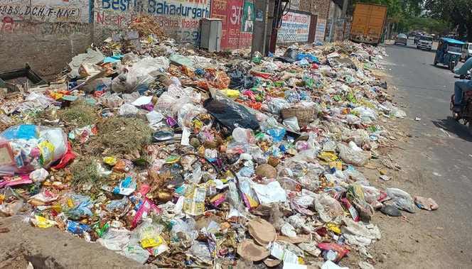 300 tons of garbage accumulated in four days