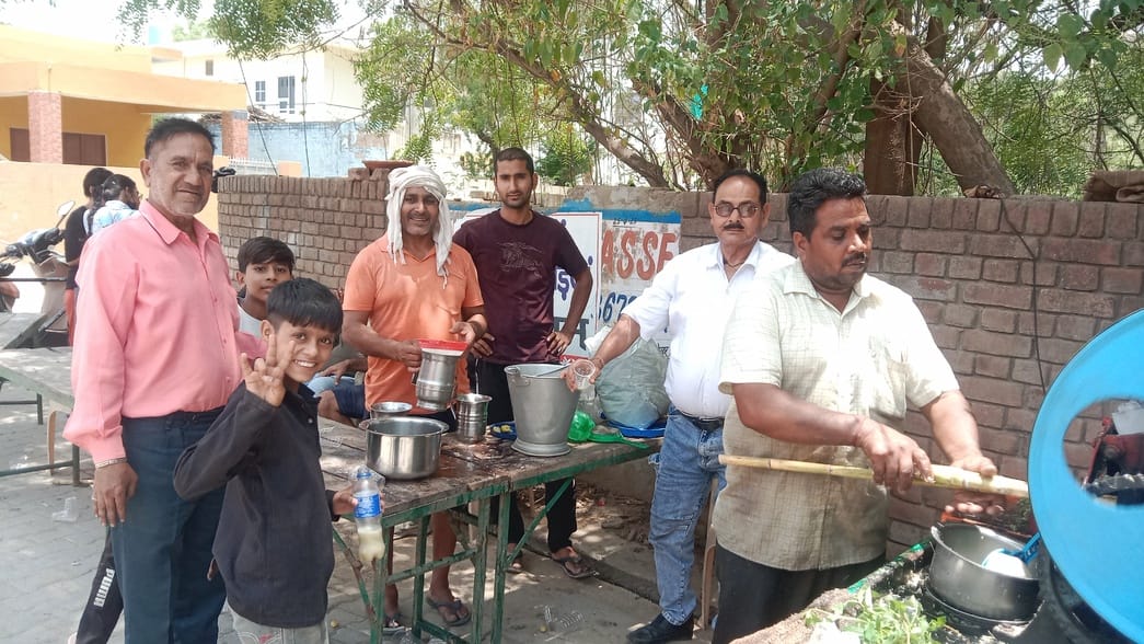 Provided sugarcane juice to passersby by setting up a stall
