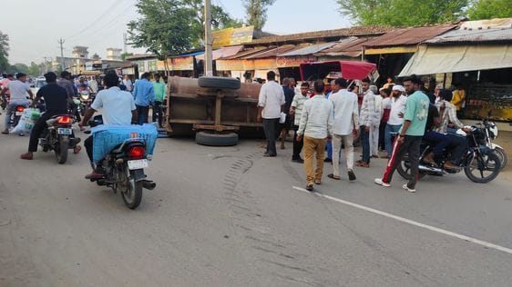The high speed tractor-tanker lost balance and overturned on the road