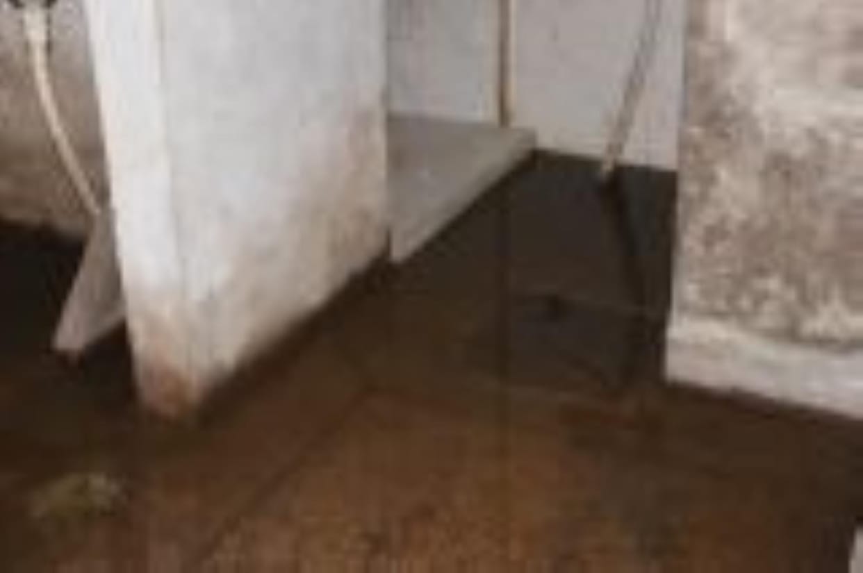 Sewer choke in Aliganj's Paltan Cantonment
