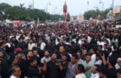 The mourners paid their tribute with tearful eyes on the martyrdom of Hazrat Muslim