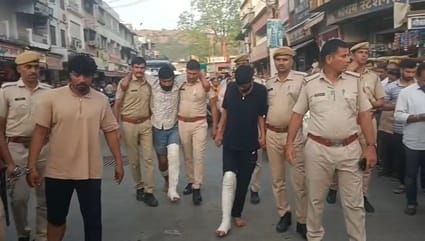 हत्या के मामले में गिरफ्तार आरोपियों का पुलिस ने सार्वजनिक जुलूस निकाला
