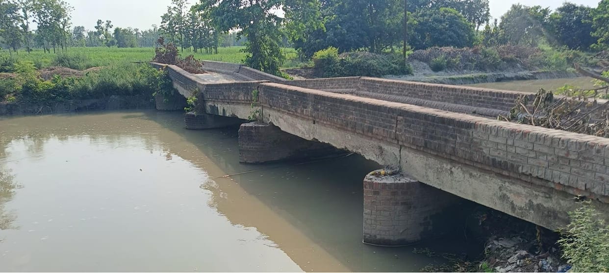 The canal bridge collapsed in Khajuria, traffic came to a halt
