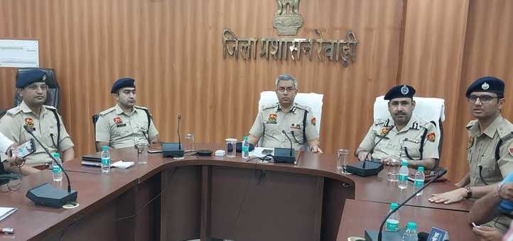 Police officers should be alert to control crime: DGP
