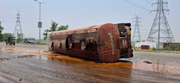 A tanker full of molasses overturned near Kaneng Tiraha