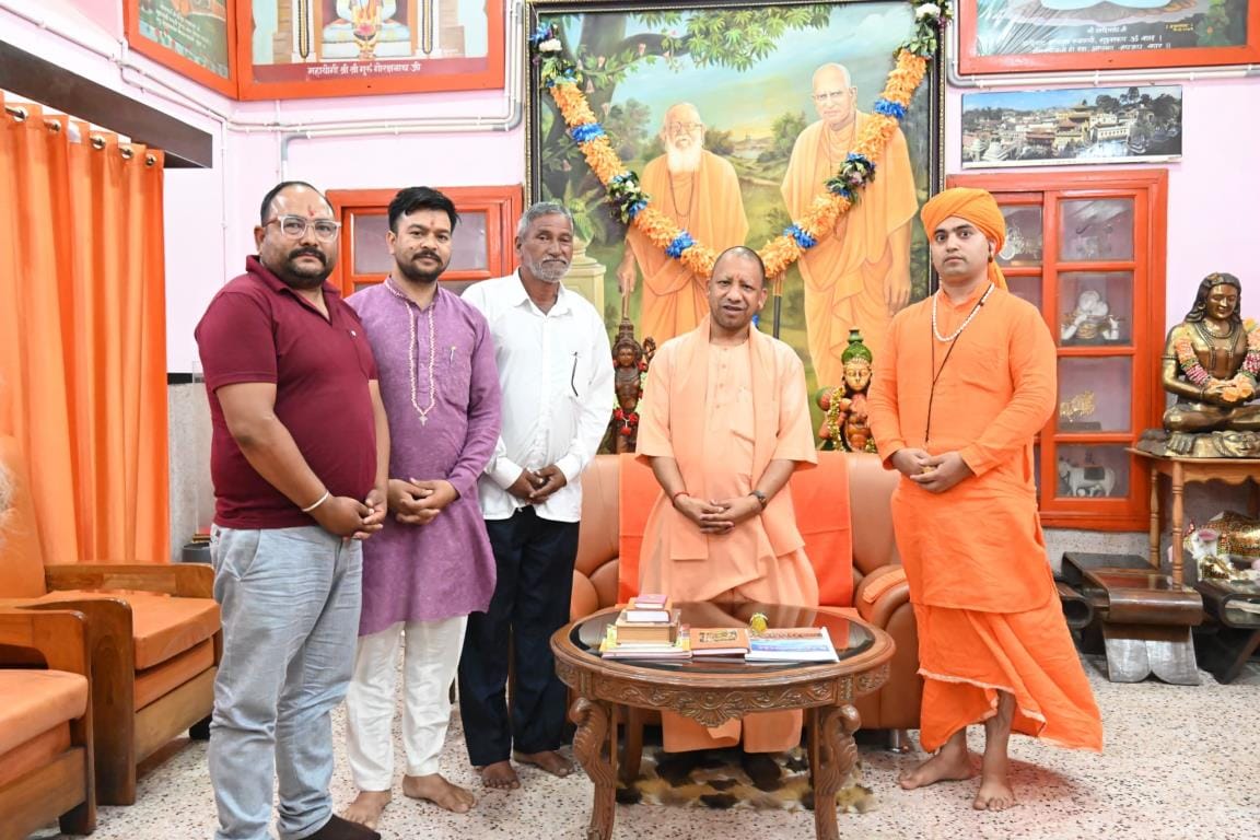 UP CM Yogi was invited to visit Gorakhnath temple