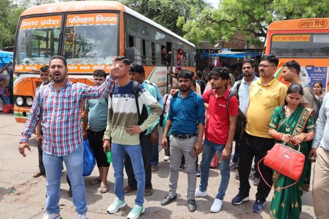 Argument between passengers and driver-conductor