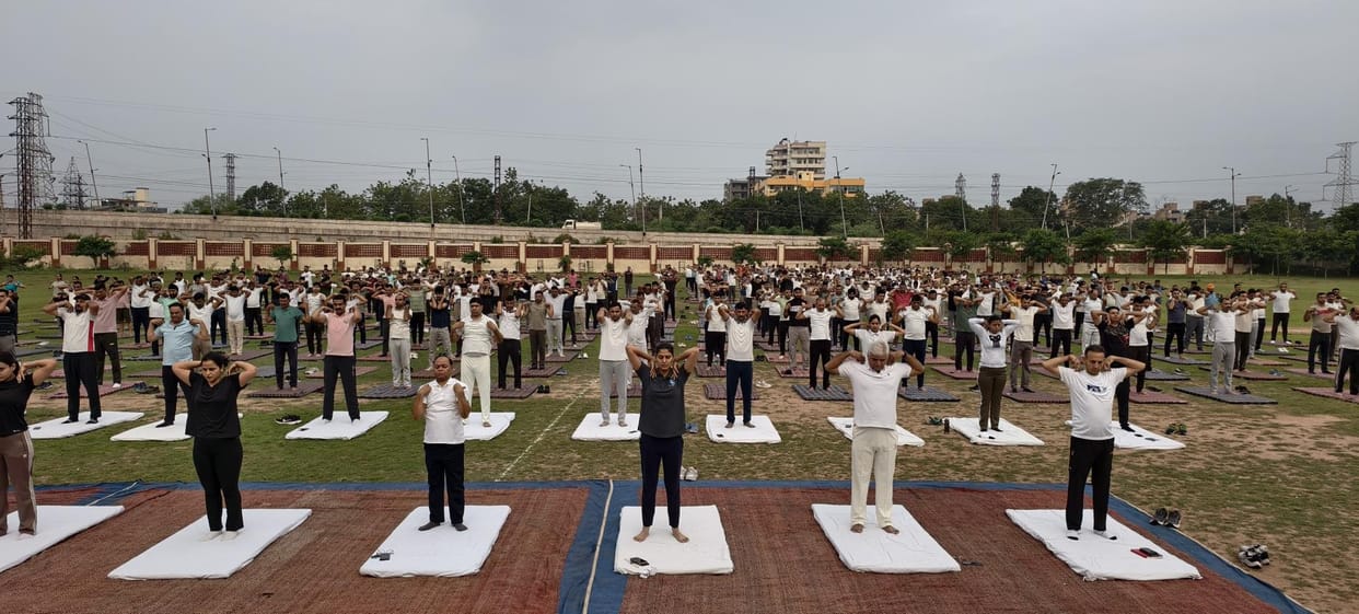650 police officers and employees did yoga