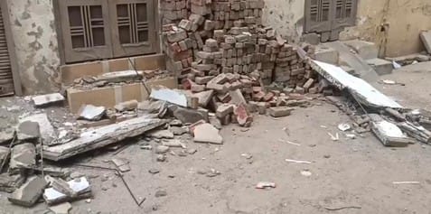 Student injured after balcony of dilapidated building collapsed... head injury