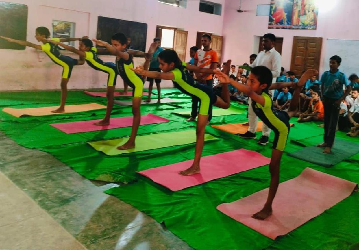 80 sadhaks showed their talent in block level yoga competition