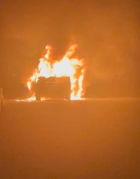 A moving car caught fire on the Agra-Lucknow Expressway, two people including the driver jumped out and saved their lives