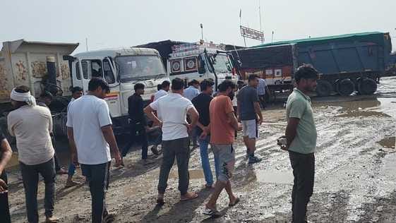 8.73 lakh rupees fine imposed on 14 overloaded vehicles