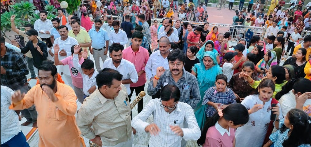 Hanuman Dham resonated with the chants of Jai Shri Ram