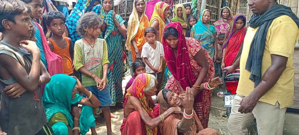 हत्या के बाद रोते बिलखते परिजन। फोटो - अमर उजाला डिजिटल