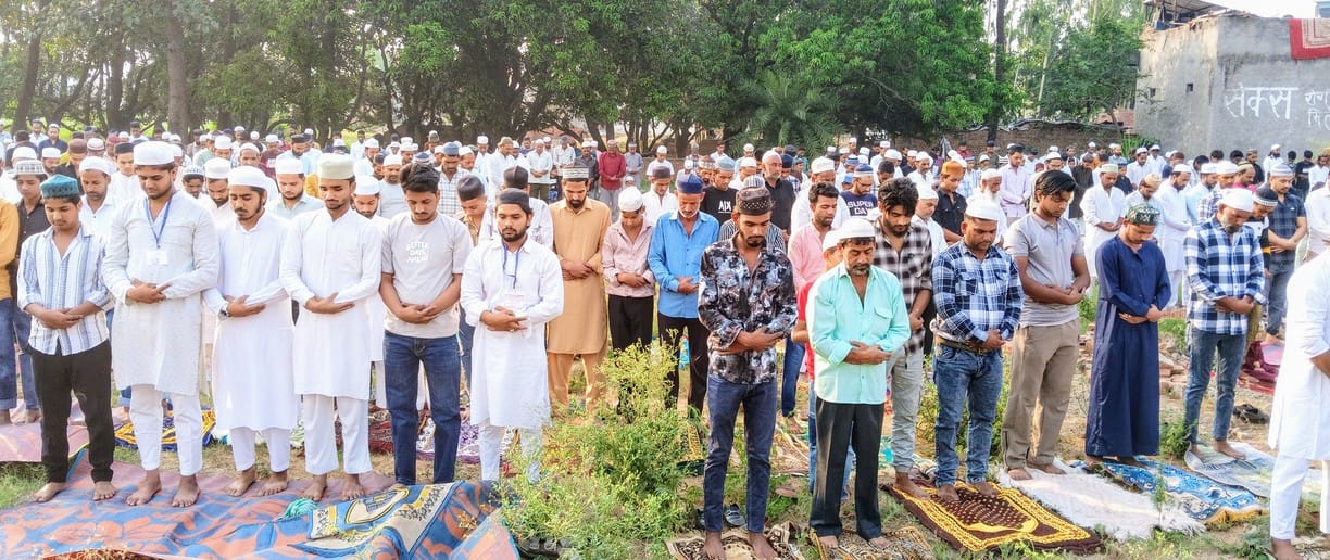 The faithful prayed for peace