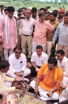 Laying the foundation stone of Kanha Gausharay Sthal in Zahidpur