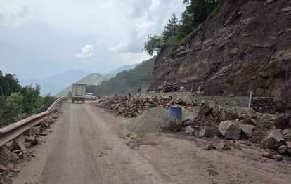 Kashmir: Soldier sacrifices his life after falling from a height while patrolling in Baramulla