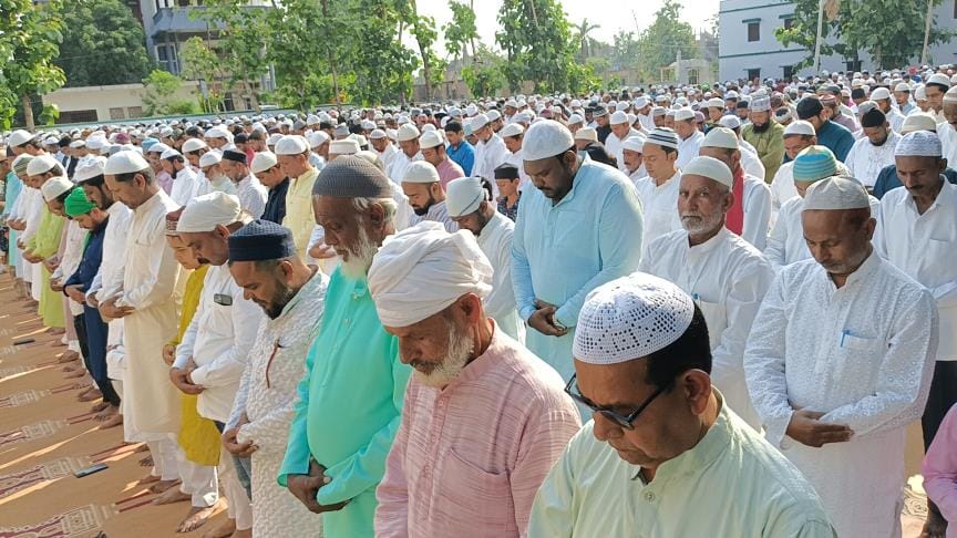 Devotees offered prayers on Eid-ul-Azha and prayed for peace