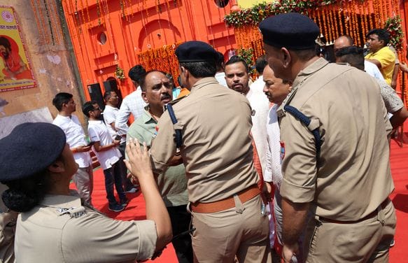 Tension over entry into temple premises, SSP said it does not matter whether it is councillor or mayor