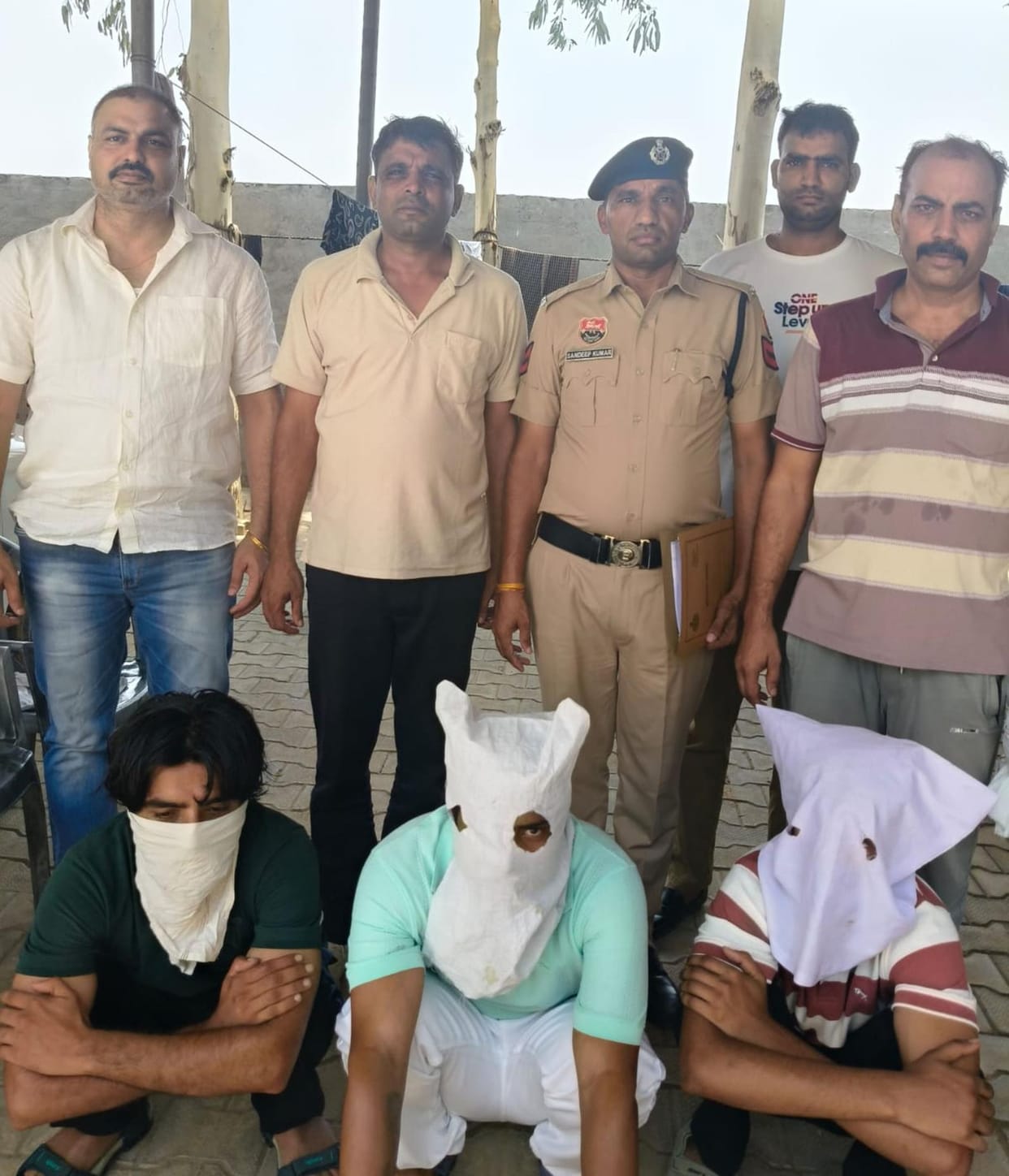 3 arrested with invalid weapon