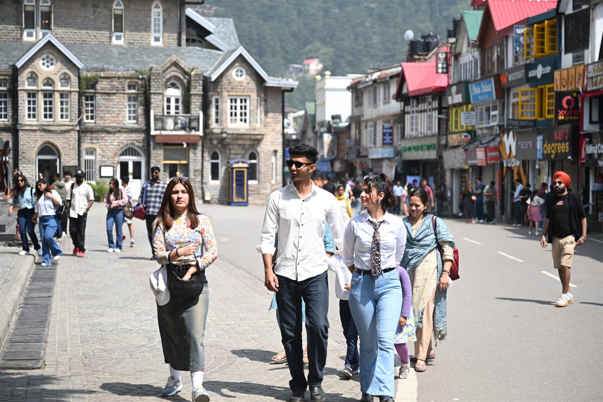 tourists in shimlatourists in shimla