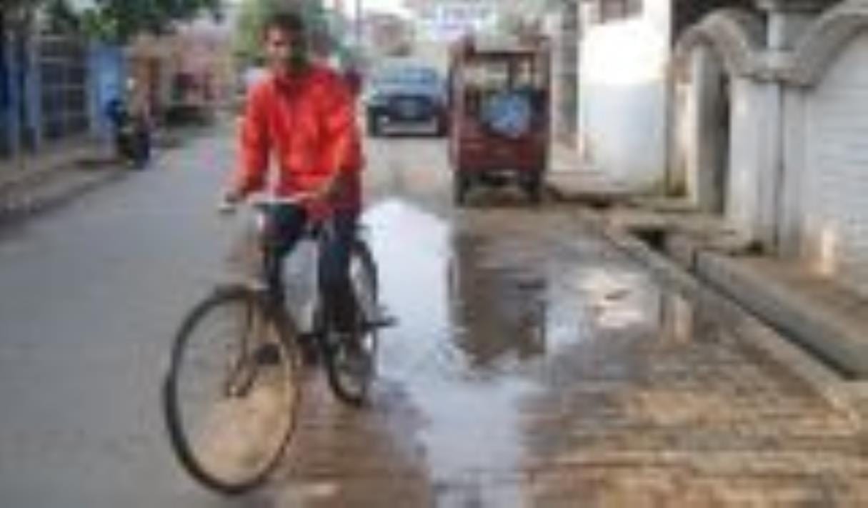 Water from Jalkal flowing in drains, crisis in one thousand houses