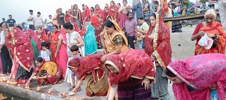 Women protested by lighting lamps on the banks of Yamuna
