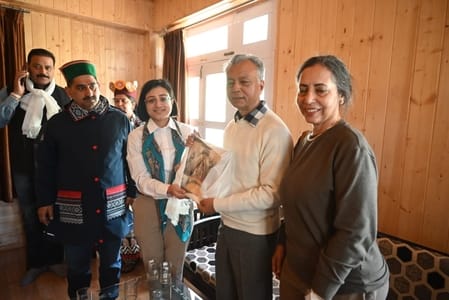 The Public Accounts Committee paid obeisance at the Trilokinath Temple