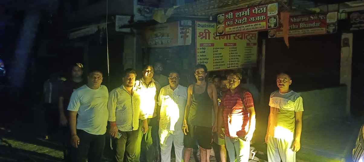 n the scorching heat, people in Madhavpuram and Brahmapuri yearned for electricity and water