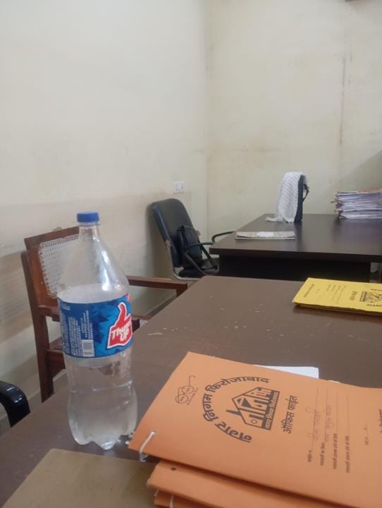 Employees looked scared in the municipal corporation's accounting department, officers were not seen