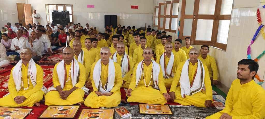 The graduates were bid farewell at the farewell ceremony