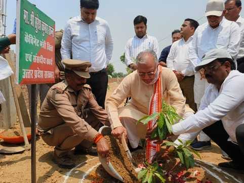 The minister stressed on environmental protection by planting trees