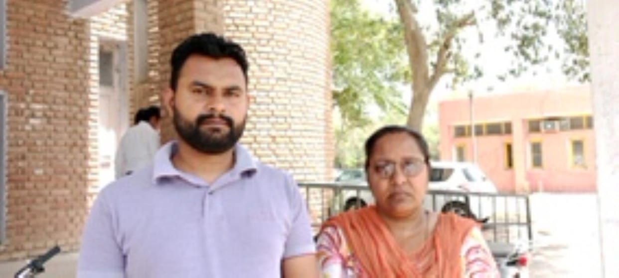 Allegation of demanding convenience fee on RC in lieu of registry in Tehsil office