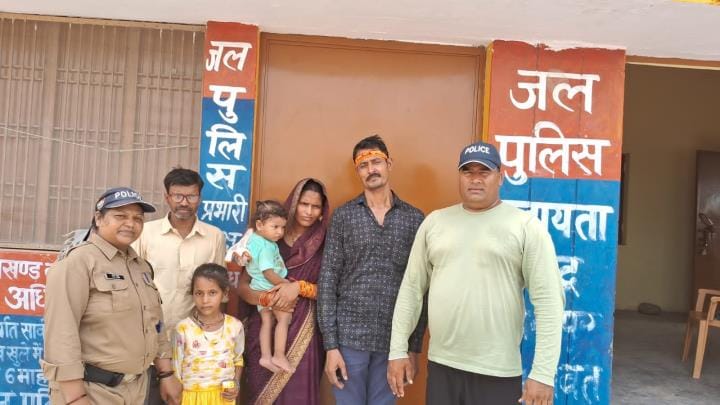 Devotee girl saved from being swept away in Sharda Ghat