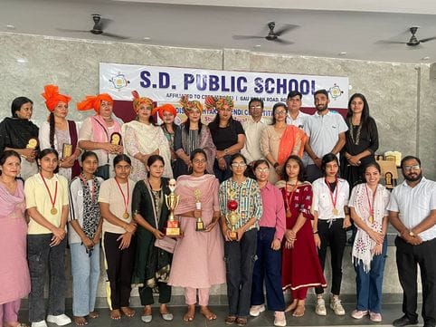 Shruti won the district level Mehndi competition
