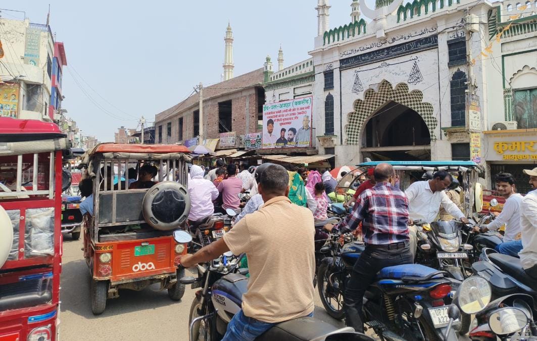 Gandhi Chowk was jammed for one hour