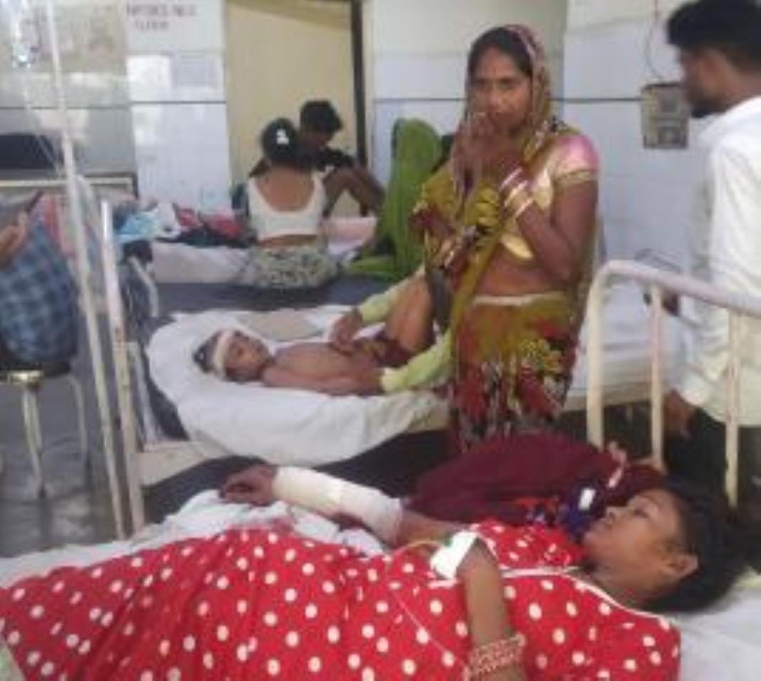Tractor-trolley went out of control and overturned, driver died, four injured