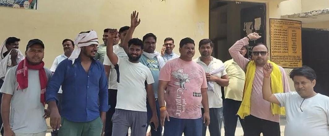 Tired of power cuts, traders staged a protest