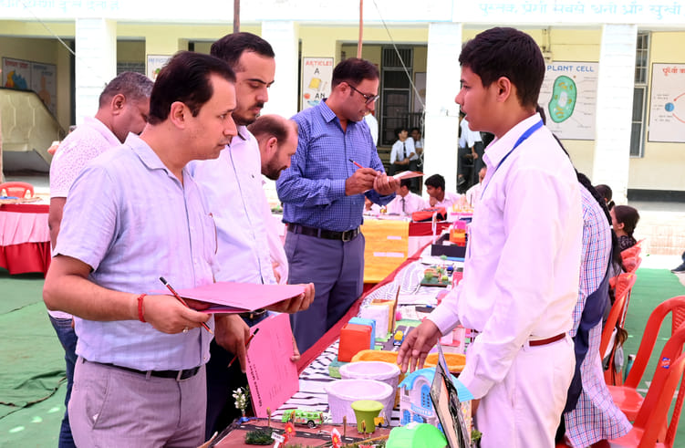 Child scientists showed their talent by presenting models