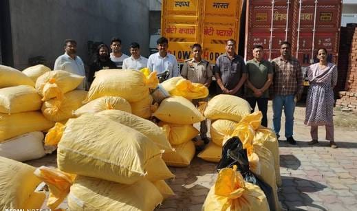 960 kg of poppy waste recovered from two canters and a pickup