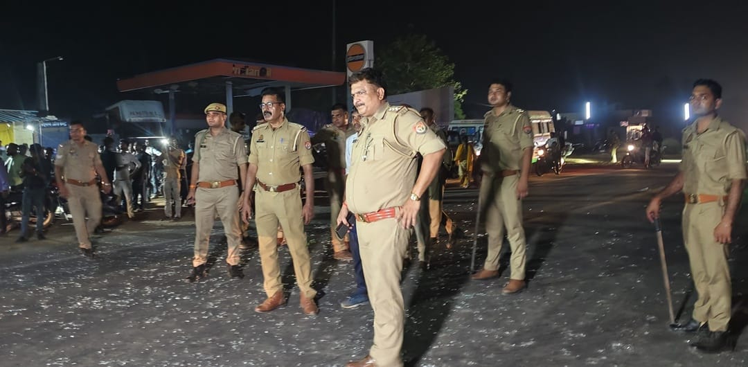 three labourers killed and 22 injured as collision between pickup and private bus in lakhimpur kheri
