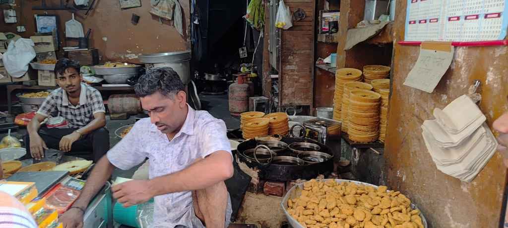 Ghevar started smelling good in the confectionery market even before Sawan