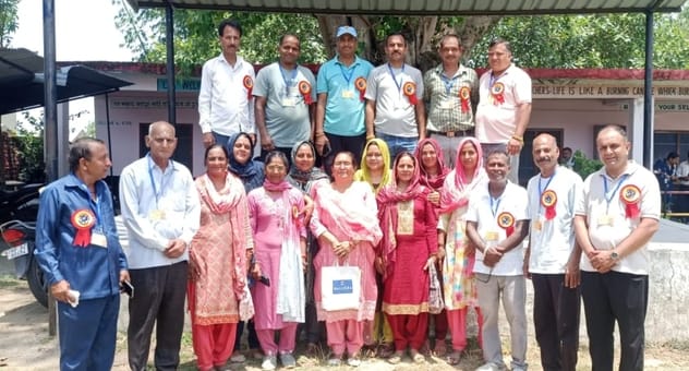 Jharet Thakuran Women's Division winner in Matka breaking and tug of war