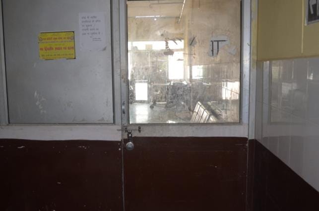 The heat wave ward is locked, patients suffering from heat are admitted to the general ward